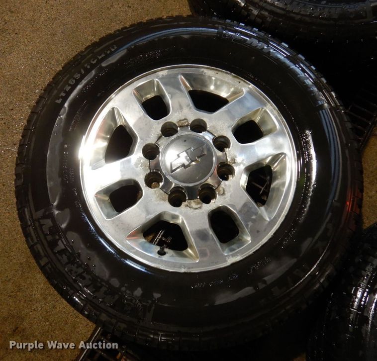 image for item AF9251 (4) LT265/70R18 tires and wheels