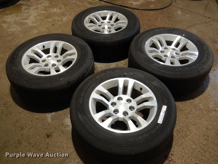 image for item AF9252 (4) P265/65R18 tires and wheels