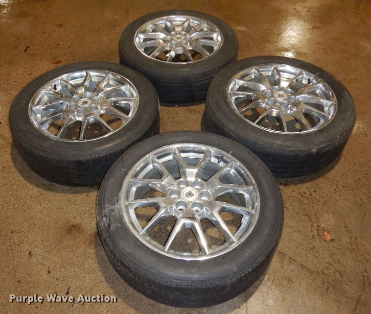 image for item AF9253 (4) 235/55R20 tires and wheels
