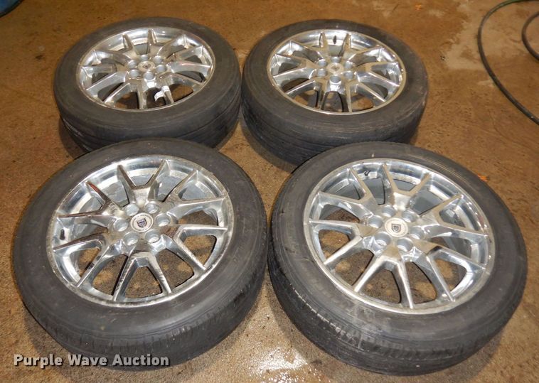image for item AF9253 (4) 235/55R20 tires and wheels