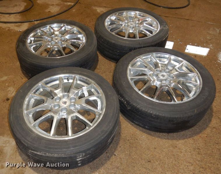 image for item AF9253 (4) 235/55R20 tires and wheels