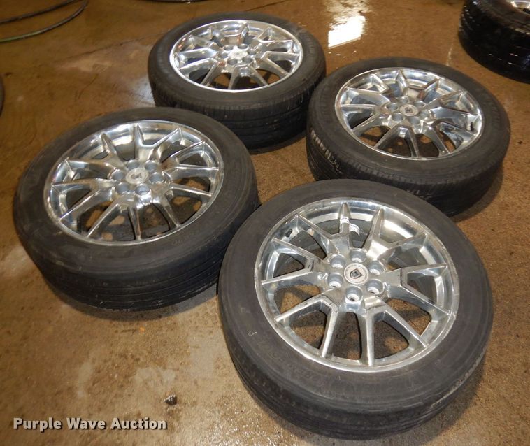 image for item AF9253 (4) 235/55R20 tires and wheels