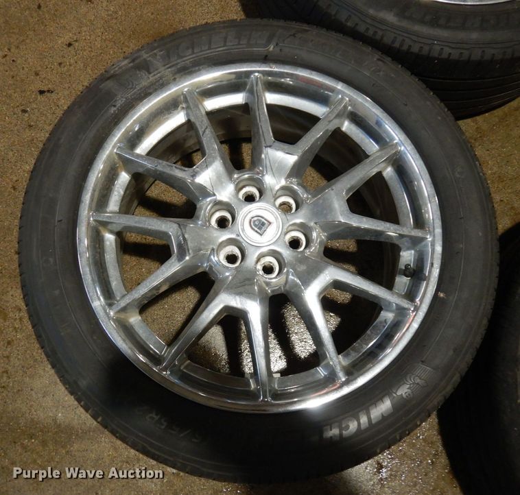 image for item AF9253 (4) 235/55R20 tires and wheels