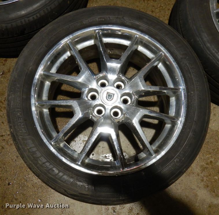 image for item AF9253 (4) 235/55R20 tires and wheels