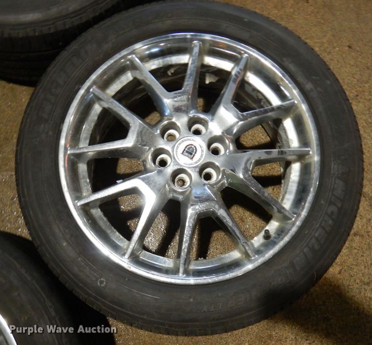 image for item AF9253 (4) 235/55R20 tires and wheels