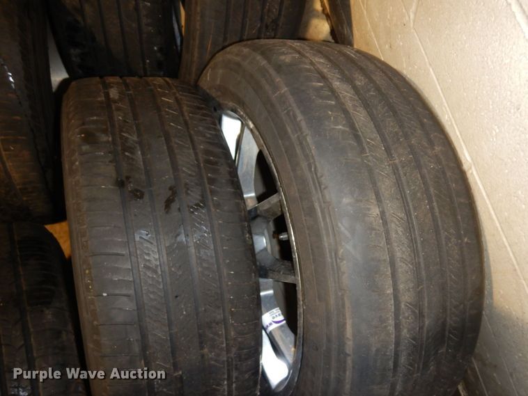 image for item AF9253 (4) 235/55R20 tires and wheels