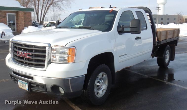 image for item AF9298 2010 GMC Sierra 3500HD  Ext. Cab flatbed pickup truck