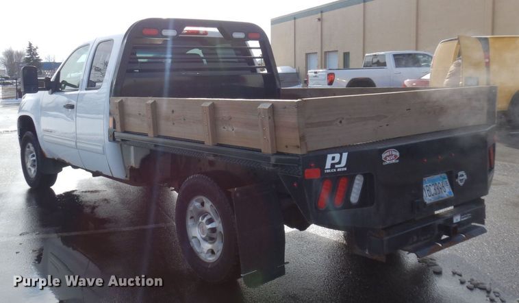 image for item AF9298 2010 GMC Sierra 3500HD  Ext. Cab flatbed pickup truck