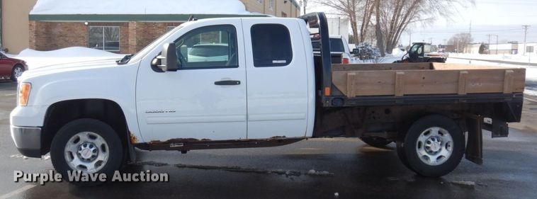 image for item AF9298 2010 GMC Sierra 3500HD  Ext. Cab flatbed pickup truck