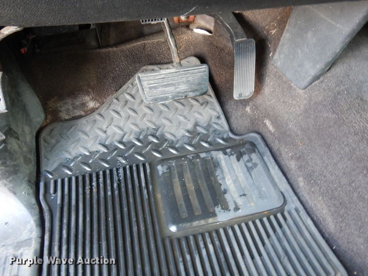 image for item AF9298 2010 GMC Sierra 3500HD  Ext. Cab flatbed pickup truck