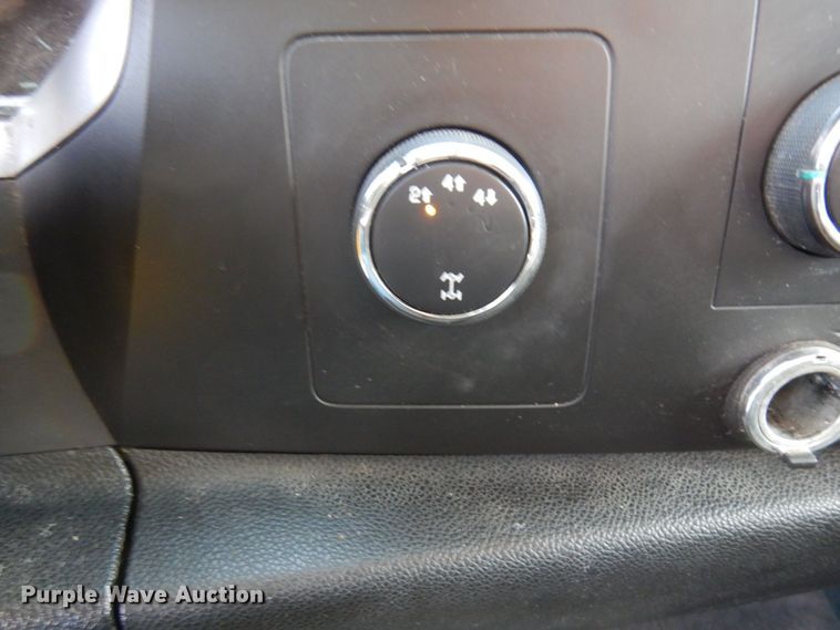 image for item AF9298 2010 GMC Sierra 3500HD  Ext. Cab flatbed pickup truck