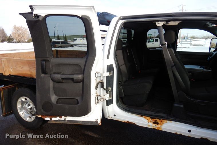 image for item AF9298 2010 GMC Sierra 3500HD  Ext. Cab flatbed pickup truck