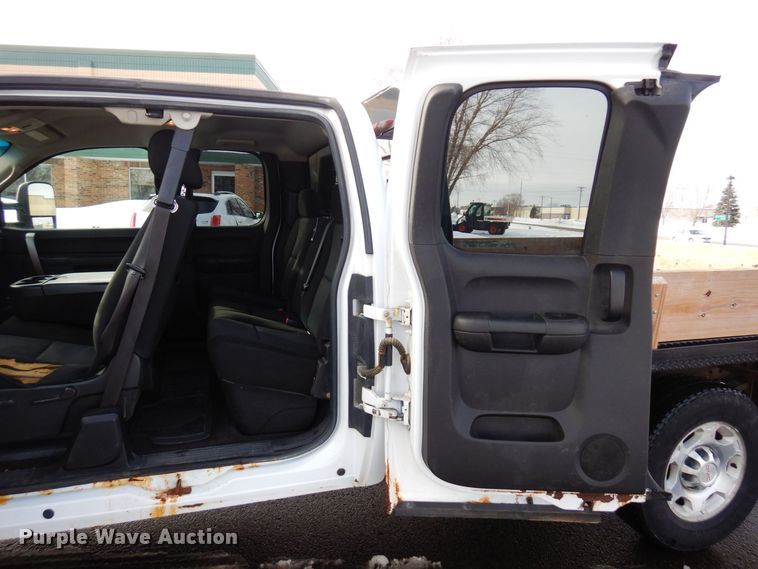 image for item AF9298 2010 GMC Sierra 3500HD  Ext. Cab flatbed pickup truck