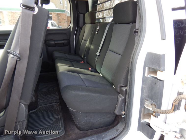 image for item AF9298 2010 GMC Sierra 3500HD  Ext. Cab flatbed pickup truck