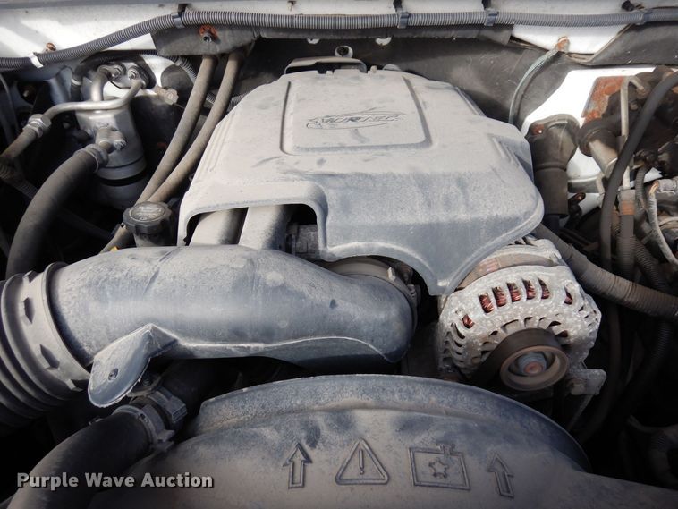 image for item AF9298 2010 GMC Sierra 3500HD  Ext. Cab flatbed pickup truck