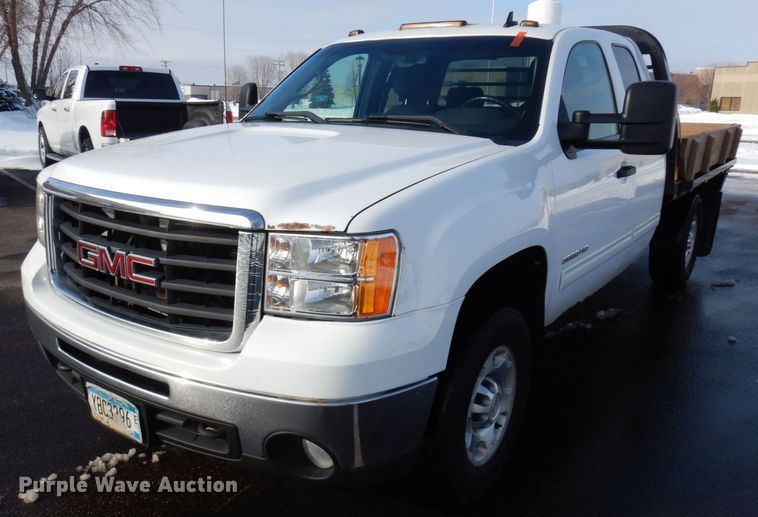 image for item AF9298 2010 GMC Sierra 3500HD  Ext. Cab flatbed pickup truck