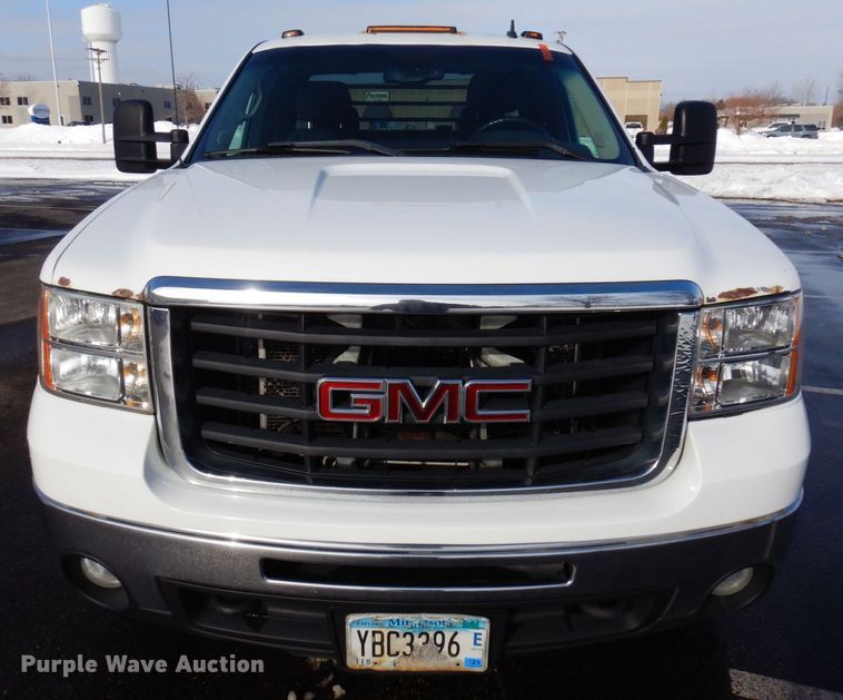 image for item AF9298 2010 GMC Sierra 3500HD  Ext. Cab flatbed pickup truck