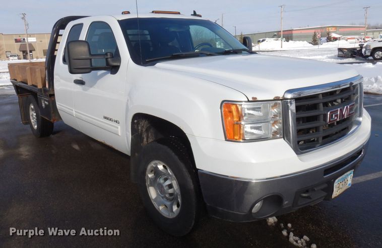 image for item AF9298 2010 GMC Sierra 3500HD  Ext. Cab flatbed pickup truck