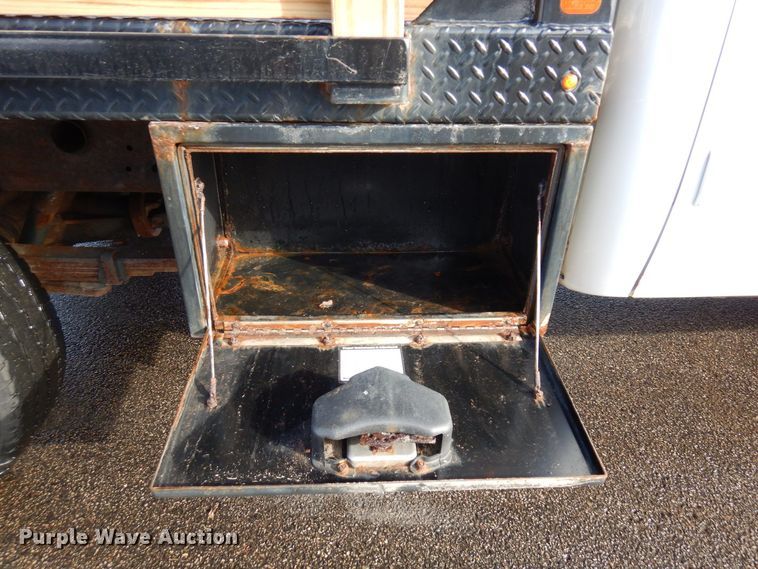 image for item AF9298 2010 GMC Sierra 3500HD  Ext. Cab flatbed pickup truck