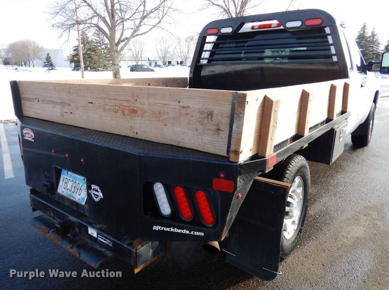 image for item AF9298 2010 GMC Sierra 3500HD  Ext. Cab flatbed pickup truck
