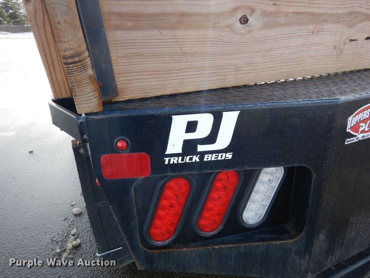 image for item AF9298 2010 GMC Sierra 3500HD  Ext. Cab flatbed pickup truck