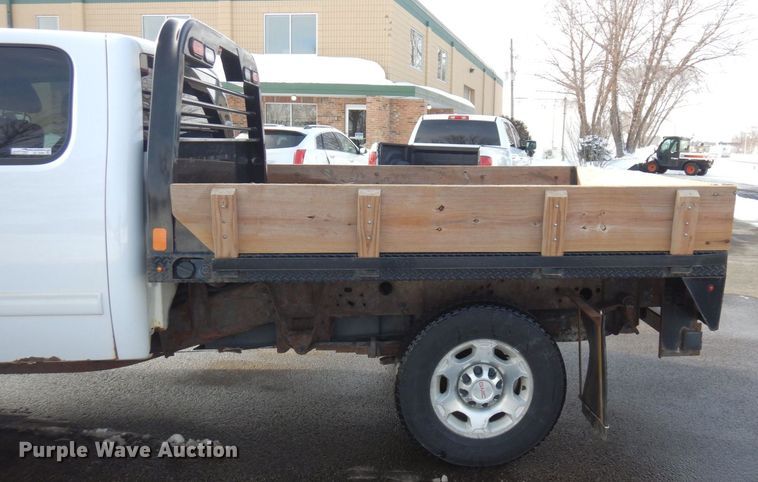 image for item AF9298 2010 GMC Sierra 3500HD  Ext. Cab flatbed pickup truck