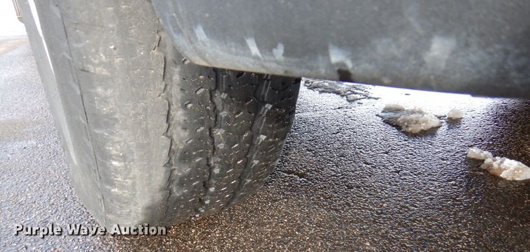 image for item AF9298 2010 GMC Sierra 3500HD  Ext. Cab flatbed pickup truck