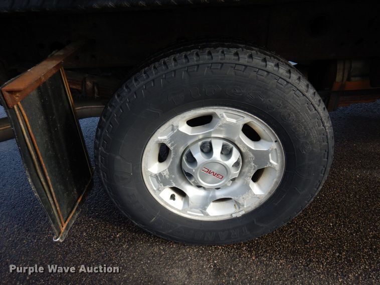 image for item AF9298 2010 GMC Sierra 3500HD  Ext. Cab flatbed pickup truck