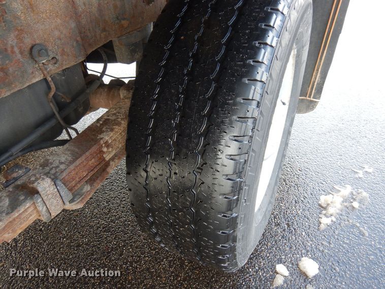 image for item AF9298 2010 GMC Sierra 3500HD  Ext. Cab flatbed pickup truck