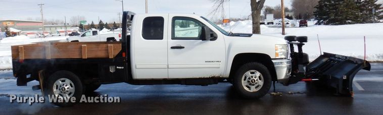 image for item AF9299 2011  Chevrolet Silverado 2500HD  Ext. Cab flatbed pickup truck