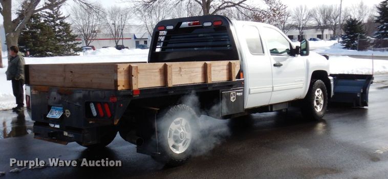 image for item AF9299 2011  Chevrolet Silverado 2500HD  Ext. Cab flatbed pickup truck