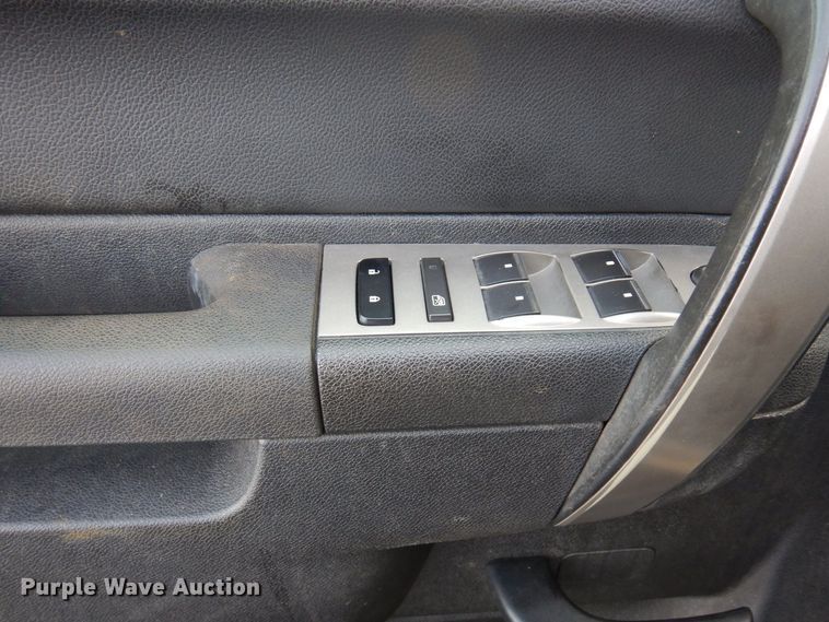 image for item AF9299 2011  Chevrolet Silverado 2500HD  Ext. Cab flatbed pickup truck