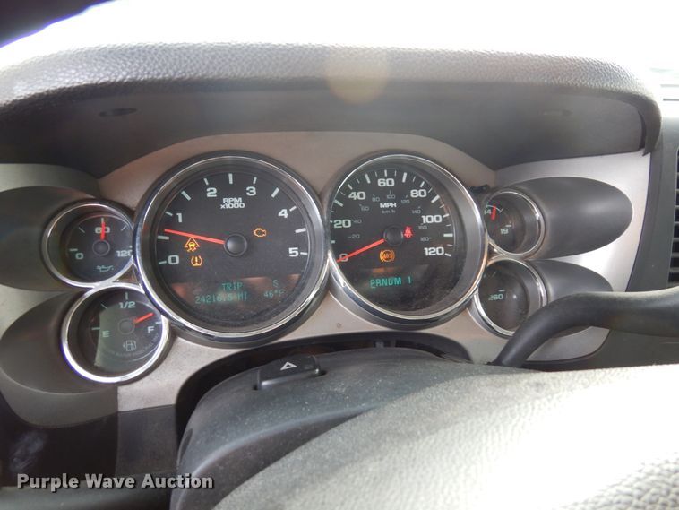 image for item AF9299 2011  Chevrolet Silverado 2500HD  Ext. Cab flatbed pickup truck