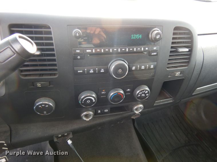 image for item AF9299 2011  Chevrolet Silverado 2500HD  Ext. Cab flatbed pickup truck