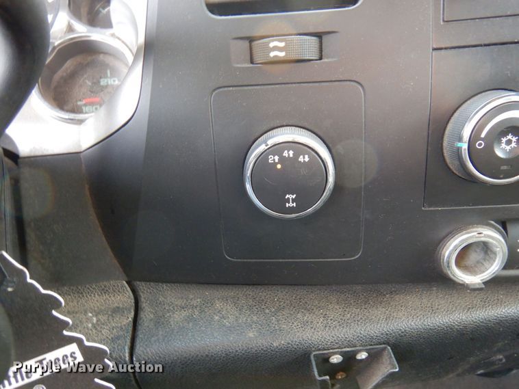 image for item AF9299 2011  Chevrolet Silverado 2500HD  Ext. Cab flatbed pickup truck