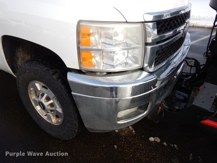 image for item AF9299 2011  Chevrolet Silverado 2500HD  Ext. Cab flatbed pickup truck