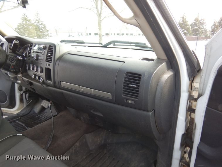 image for item AF9299 2011  Chevrolet Silverado 2500HD  Ext. Cab flatbed pickup truck