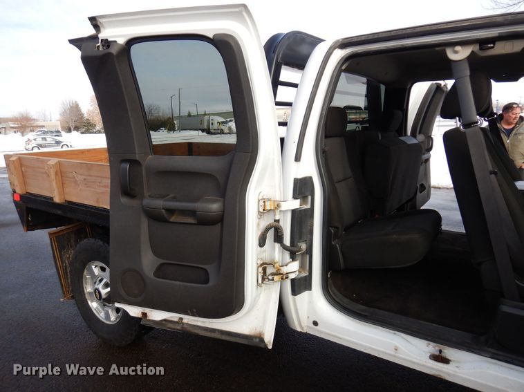 image for item AF9299 2011  Chevrolet Silverado 2500HD  Ext. Cab flatbed pickup truck