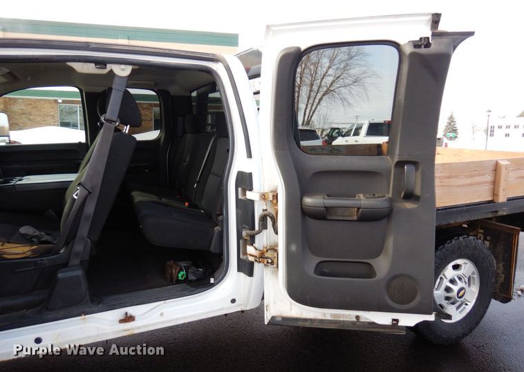 image for item AF9299 2011  Chevrolet Silverado 2500HD  Ext. Cab flatbed pickup truck