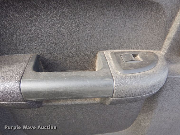 image for item AF9299 2011  Chevrolet Silverado 2500HD  Ext. Cab flatbed pickup truck