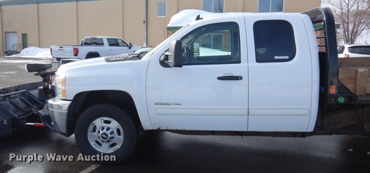 image for item AF9299 2011  Chevrolet Silverado 2500HD  Ext. Cab flatbed pickup truck