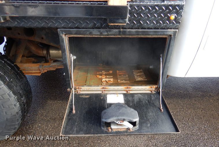 image for item AF9299 2011  Chevrolet Silverado 2500HD  Ext. Cab flatbed pickup truck