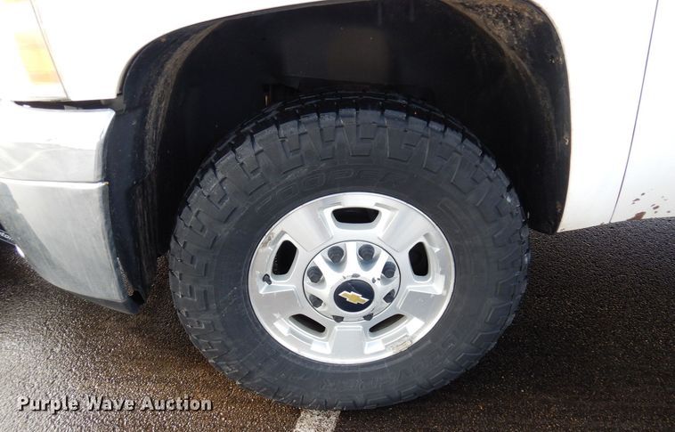 image for item AF9299 2011  Chevrolet Silverado 2500HD  Ext. Cab flatbed pickup truck