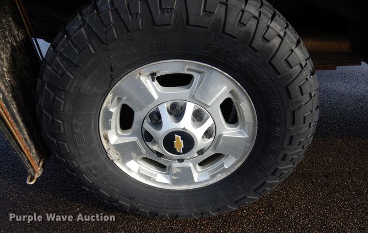 image for item AF9299 2011  Chevrolet Silverado 2500HD  Ext. Cab flatbed pickup truck