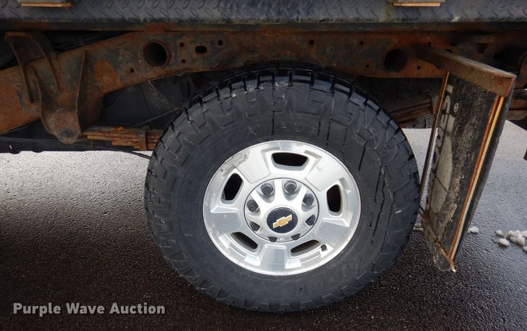 image for item AF9299 2011  Chevrolet Silverado 2500HD  Ext. Cab flatbed pickup truck