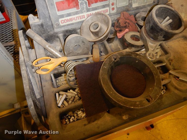 image for item DF8300 Coats 850  wheel balancer