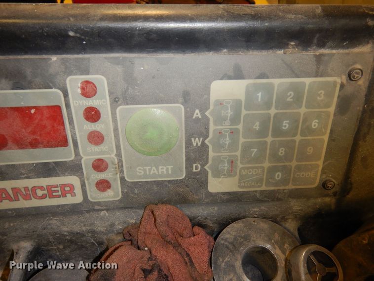 image for item DF8300 Coats 850  wheel balancer