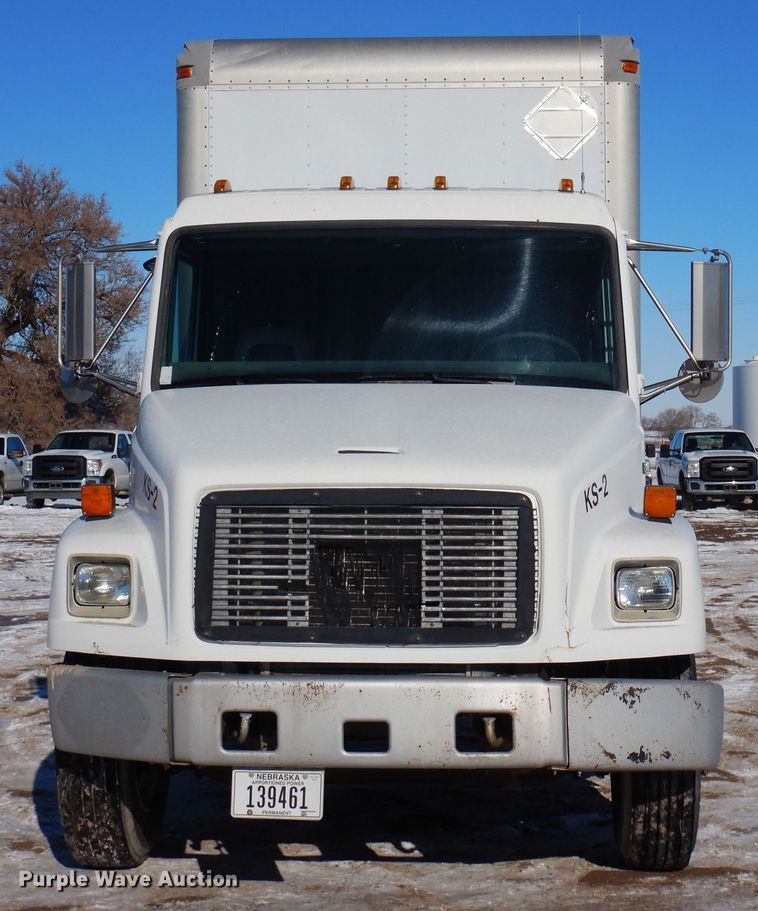 image for item DF8302 1999 Freightliner FL70  box truck