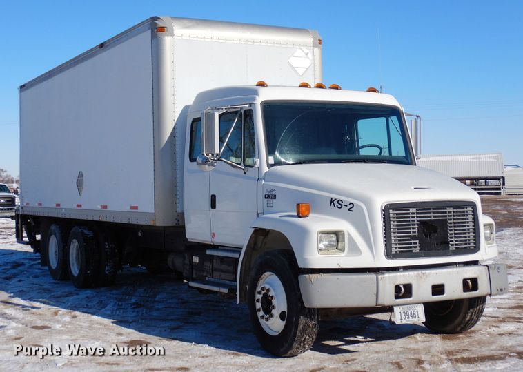 image for item DF8302 1999 Freightliner FL70  box truck