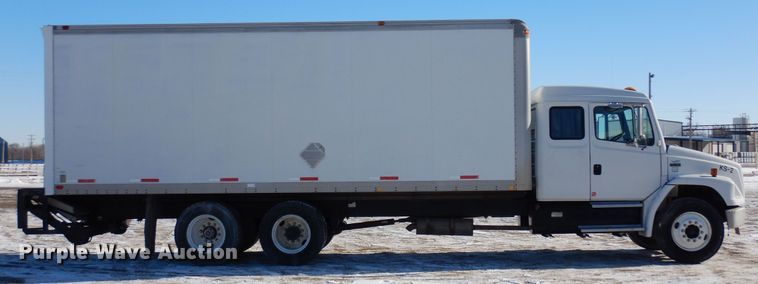 image for item DF8302 1999 Freightliner FL70  box truck